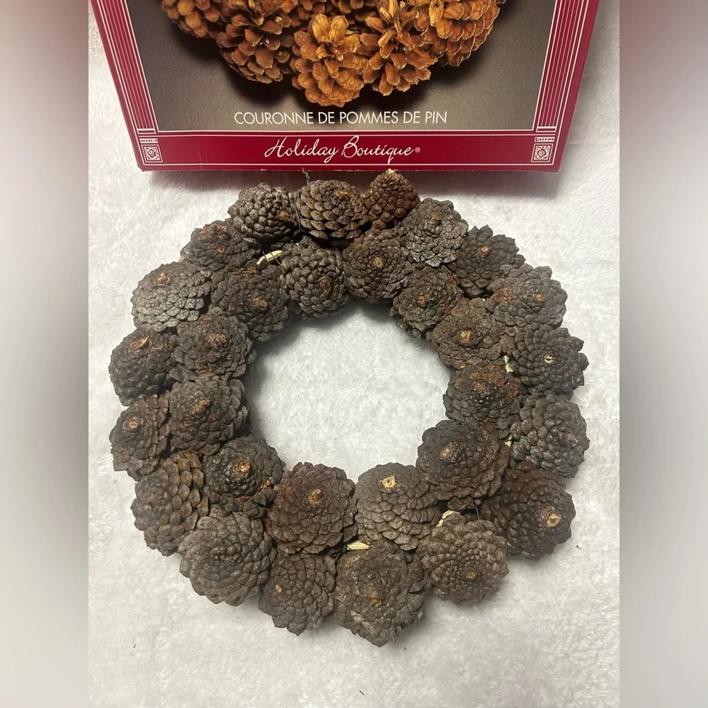 Vintage Holiday Boutique Christmas decorative pinecone wreath